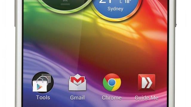<b>Motorola RAZR M - telefon cu display aproape de edge-to-edge și update la Android 4.1 Jelly Bean</b>Motorola a prezentat un telefon cu display ce se poate spune că-i aproape de a fi edge-to-edge, visul multora. Se va numi Droid RAZR M și va fi comercializat într-o rețea de telefonie din SUA, dar avem și o variantă internațională - RAZR M. &nbsp;...