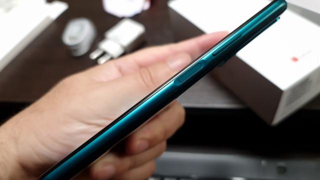 <b>Huawei P Smart 2021: Hardware mulţumitor la prețul de sub 1000 lei</b>Huawei P Smart 2021 poate fi considerat un telefon intermediar între Huawei P40 Lite şi Huawei P40 Lite 4G, cu un compromis la CPU. Vorbim aici despre un Kirin 710A de 14 nm, CPU octa core cel mai probabil produs de către chinezii de la SMIC, care ţin..