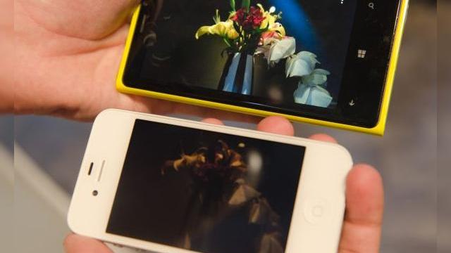 <b>Nokia Lumia 920 vs iPhone 4S În capacitățile foto și video</b>Nokia a trecut printr-un fiasco mediatic după prezentarea lui Lumia 920 de pe 5 septembrie. A fost suficient să se descopere că în clipul de promovare s-a strecurat o inadverdență. Acum se încearcă la nivel global să se ofere sample-uri foto și...