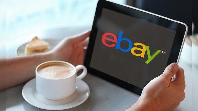 <b>eBay schimbă logo-ul după 17 ani</b>Uite că încă un logo cu vechime al unui site foarte cunoscut de pe internet ajunge a fi schimbat după o lungă perioadă de timp - eBay va afișa noul logo de la mijlocul lui octombrie pe celebrul magazin online, unul dintre cele mai vaste din lume....