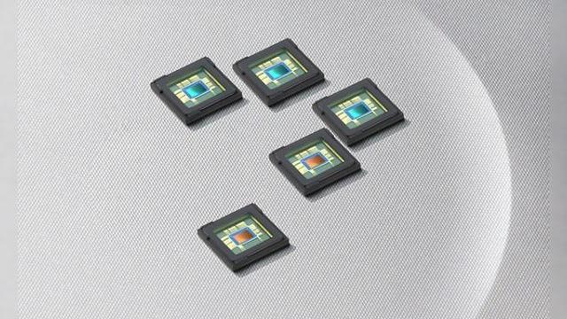 <b>Samsung lucrează la un senzor foto de 13 Megapixeli pentru telefoane și tablete</b>LG Optimus G și Sony Xperia T sunt printre telefoanele Android lansate în 2012 cu cameră foto al cărui senzor urcă la 13 Megapixeli. Samsung nu pierde timpul și dezvoltă un senzor de 13 Megapixeli pentru telefoanele și tabletele sale. Ar fi o...