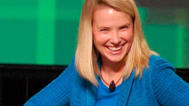 <b>Noul CEO Yahoo, Marissa Mayer (37 de ani) va oferi fiecărui angajat câte un iPhone 5/Galaxy S III/Nokia Lumia 920</b>Am ținut să precizez și vârsta noului CEO Yahoo în titlu, deoarece mi se pare fantastic ca la o vârstă atât de fragedă cineva să fie CEO al unui gigant ca Yahoo. Nu neg competența sa, mai ales că doamna Marissa Mayer a fost un oficial cheie al...