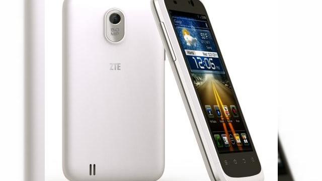 <b>ZTE Blade III, un nou telefon Android 4.0 cu preț de 220 de dolari; Debutează În Europa În următoarele săptămâni!</b>Chinezii de la ZTE tocmai au anunțat un nou telefon cu Android 4.0, Blade III, care va sosi întâi în Europa se pare. Terminalul cu ecran de 4 inch și specificații modeste se va comercializa în țările nordice întâi și va avea un preț de...