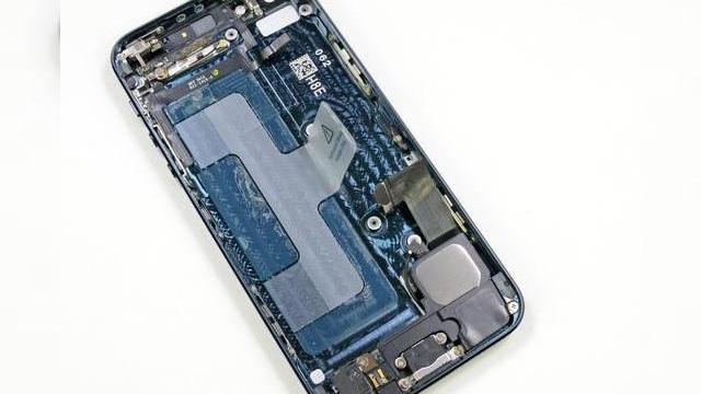 <b>iPhone 5 la iFixit - primele detalii despre construcția și hardware-ul smartphone-ului Apple</b>Apple la evenimentul din 12 septembrie când a prezentat iPhone 5 a avut grijă să nu ofere toate detaliile hardware pentru cel mai nou smartphone al său. Nici măcar Anandtech nu a știut să specifice clar unele specificații ale noului iPhone. &nbsp;...