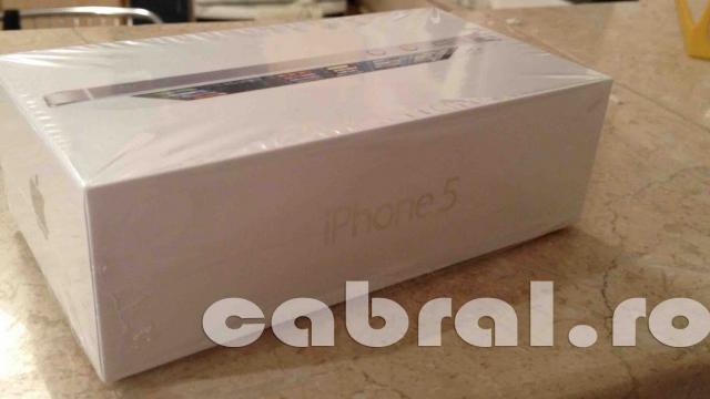 <b>iPhone 5 unboxing În limba română cu Cabral (Video)</b>Vedeta trustului Pro Cabral ne prezintă astăzi un unboxing al lui iPhone 5, unul destul de bine realizat, în care își face apariția și un iPhone 4, de dragul comparației cu iPhone 5. Ambalajul noului telefon este destul de similar cu ce am văzut...
