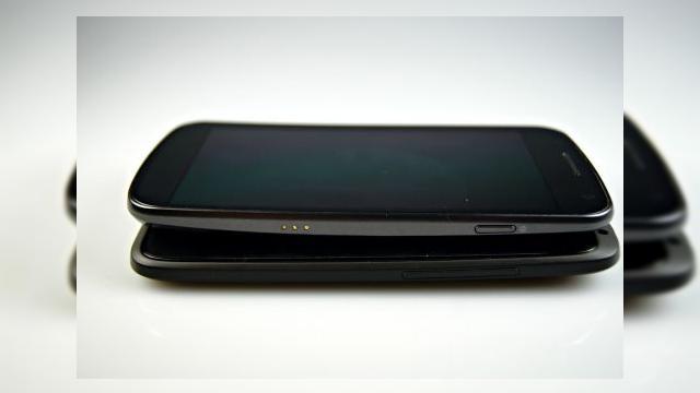 <b>Texas Instruments se retrage din competiția de componente pentru piața de telefoane inteligente!</b>Concurența acerbă de pe piața de hardware pentru telefoane inteligente / smartphone face o primă victimă. Texas Instruments a anunțat că nu va mai dezvolta gama sa de CPU + GPU pentru telefoane mobile și că va găsi alte nișe mai ofertante spre...