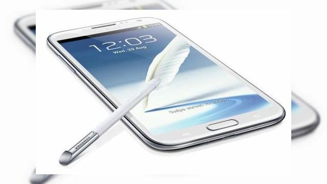 <b>Samsung prezice un debut fulminant pentru Galaxy Note II, fără concurenta din partea lui iPhone 5</b>Samsung Electronics a declarat recent că este încrezătoare în noul produs Galaxy Note II și că se așteaptă la un debut foarte bun, în ciuda prezenței lui iPhone 5 pe piață. Rețineți că iPhone 5 a vândut deja 5 milioane de unități...