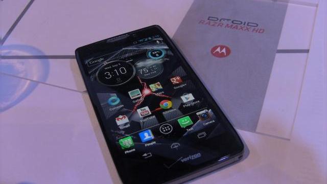 <b>Motorola Droid RAZR HD și MAXX HD vor Întârzia, au probleme cu antena/semnalul - Death Grip loveste din nou!</b>Dacă Apple iPhone a lăsat în urma problemele cu antena și semnalul, asta nu înseamnă că alți producători de telefoane nu le repeta greșelile. Avem chiar un caz foarte proaspăt din partea celor de la Motorola, care din păcate ar urma să amâne...