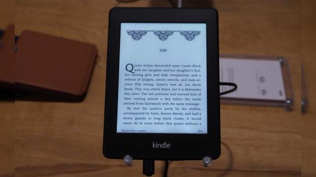 <b>Ce Înseamnă tehnologia Kindle Paperwhite de la Amazon (Video)</b>Auzim în fiecare zi nume de tehnologii noi, precum White Magic, Pure Motion, ImageSense sau în acest caz Kindle Paperwhite, de la Amazon. Ce este nume scornit de echipa de marketing și ce e cu adevărat nou? Ei bine, Amazon dorește să explice exact...