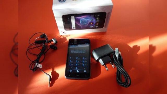 <b>Allview P5 Alldro unboxing - scoatem din cutie un telefon dual core cu branding românesc și amplificator Yamaha (Video)</b>Allview P5 Alldro este primul telefon dual core dual SIM cu branding românesc pe care am pus mâna și care vine cu accesibilul preț de 999 lei. îl vedeți scos din cutie mai jos și asta după ce i-am făcut deja recenzia "colegului" său de lansare,...