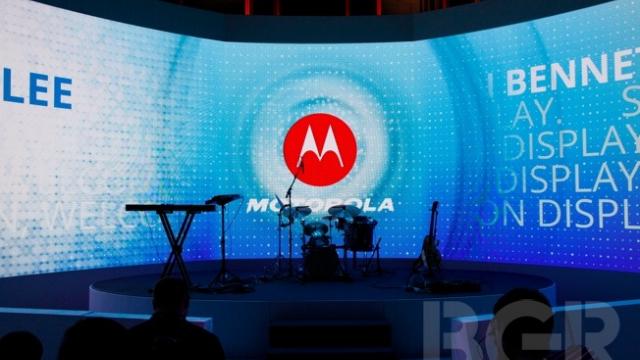 <b>Motorola renunță la procesul Împotriva Apple, Google păstrează opțiunea de a ataca din nou rivalul</b>Atunci când Google a achiziționat Motorola anul trecut se vorbea despre faptul că aceasta mutare e menită să întărească portofoliul de brevete al gigantului motoarelor de căutare. Ei bine, acest avantaj s-a concretizat sub forma unui proces...