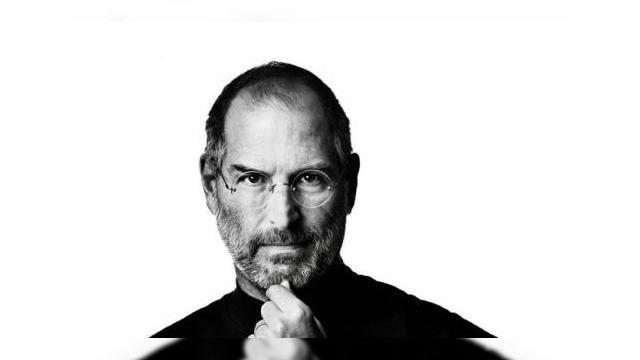<b>Un an fără Steve Jobs; Astăzi comemorăm primul an de la dispariția lui iJobs! (Video)</b>Cu două filme mari deja în producție și numeroase tributuri în toată lumea, dispariția lui Steve Jobs din 5 octombrie 2011 continua să facă valuri și să lase un gol pentru toți împătimiții tehnologiei. Fie că ești fan Android, Windows...