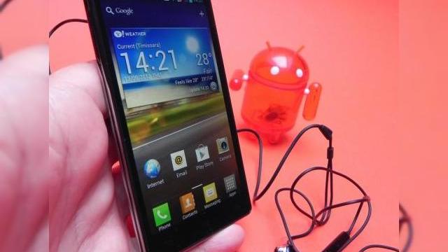 <b>Review LG Optimus 4X HD - interfață Android personalizată plăcută, design atractiv, cameră ușor sub așteptări (Video)</b>Dacă veți căuta un telefon quad core în România, alternativele sunt destul de clare în acest moment: HTC One X, Samsung Galaxy S III și invitatul special al zilei, LG Optimus 4X HD. Acesta este un telefon quad core cu preț de sub 2000 de lei, ceea...