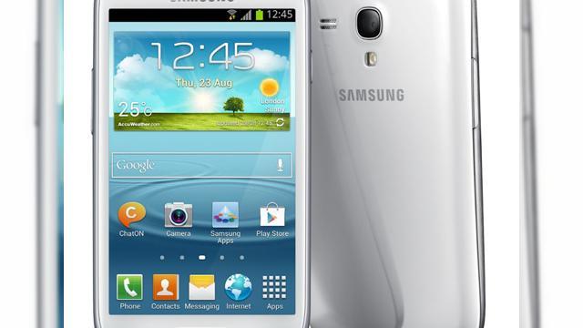<b>Samsung Galaxy S III mini - confirmare la nivel oficial pentru specificațiile vehiculate anterior</b>Uite că Samsung a prezentat și Galaxy S III mini. Din comunicatul de presă înțeleg că este un smartphone gândit pentru mâinile mai micuțe ale doamnelor și domnișoarelor, dar specificațiile tehnice nu sunt chiar așa puternice ca să-l...