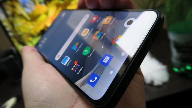 <b>Redmi Note 9T: Hardware pliat pe cererea pieţei în acest moment</b>Redmi Note 9T este primul telefon 5G Redmi care ajunge în Europa, implicit România. O face cu o combinaţie de componente care merg pe linia subţire între entry level şi midrange. Bifam un ecran IPS LCD de 6.53 inch Full HD+, cu orificiu pentru camera..