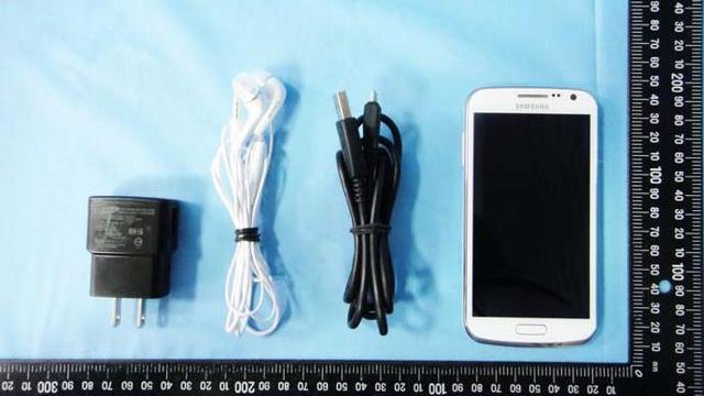 <b>Samsung Galaxy Premier Într-o nouă imagine, sosește În decembrie la preț de 400 de euro (Zvon)</b>Samsung Galaxy Premier este un device ciudat, prin prisma faptului că nu înțelegem rolul său pe piață. Există Samsung Galaxy S III, S III Mini, Note II, Galaxy Nexus și acum avem un model care se încadrează undeva între Nexus și S III....