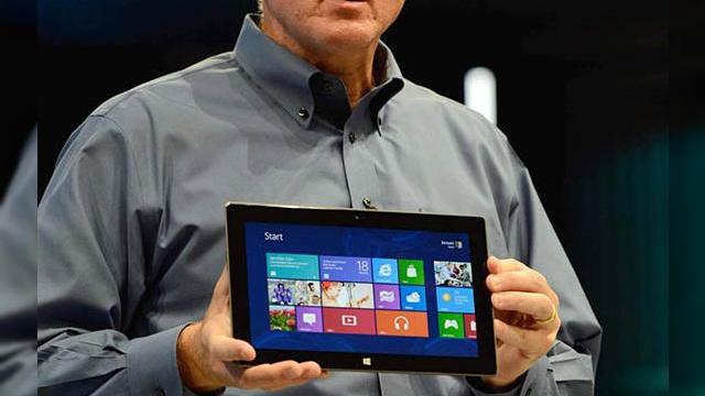 <b>Steve Ballmer: Vânzările de Microsoft Surface RT sunt modeste</b>Microsoft a lansat o tripletă de produse software cu care speră să cucerească audiența globală: Windows 8, Windows RT, Windows Phone 8. Alături de acestea a debutat și tableta Microsoft Surface RT și urmează un device similar cu Windows 8. Se...