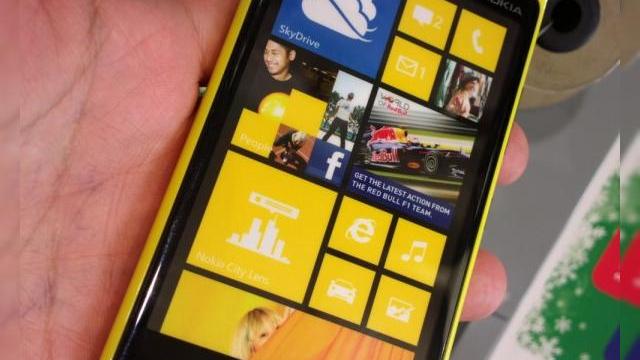 <b>Nokia Lumia 920 acum la vânzare În Finlanda</b>A început nebunia cu Nokia Lumia 920! Flagship-ul Nokia este în sfârșit pus în vânzare în țara natală pentru Nokia, Finlanda. Mult așteptatul model Windows Phone 8 cu camera Pureview pare a fi o opțiune serioasă de achiziție pentru mulți...