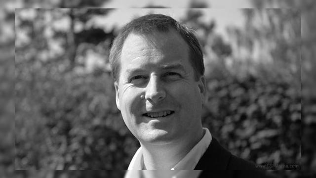 <b>Nokia primește o nouă lovitură: Damian Dinning, "tăticul" lui Pureview părăsește compania</b>Deși aș spune că o cameră Pureview e un motiv de achiziție solid pentru un telefon mobil Nokia, se pare că persoana din spatele cameraphone-urilor vrea mai mult. Ca urmare, în ciuda faptul că a făcut treabă bună cu tehnologia și terminalele...