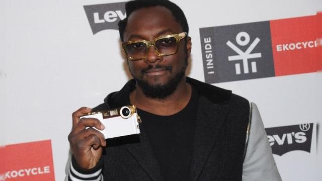 <b>Transformă iPhone-ul Într-un camera phone cu senzor de 14 Megapixeli</b>Will.i.am este cunoscut pentru că face parte din formația Black Eyed Peas. Vocația sa de antreprenor nu a ieșit în evidență până acum. Acesta a pregătit un accesoriu pentru iPhone 4, iPhone 4S și iPhone 5 ce îmbunătățește sesizabil...