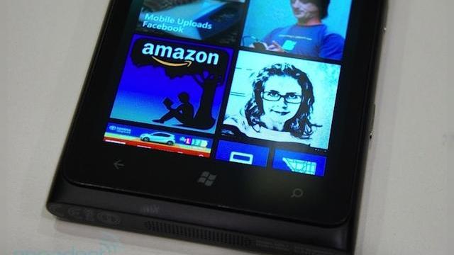 <b>Windows Phone 7.8 se va lansa În următoarele săptămâni, afirma un oficial Microsoft din China</b>Microsoft a pus deja în vânzare primele terminale Windows Phone 8, dar din păcate nu avem și vești prea clare despre Windows Phone 7.8 și momentul când va sosi pe terminale mobile. Ce știm deocamdată e că nu vom beneficia de el pe LG Optimus 7,...