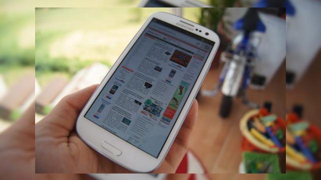 <b>Estimare pentru Samsung: 61.5 milioane smartphone-uri În trimestrul IV, 2012</b>UBS a făcut un studiu și datele compilate de la ei au dus la valoarea de 61.5 milioane smartphone-uri pe care Samsung le-ar comercializa în T IV 2012. Sunt auspicii pozitive pentru ca această valoare să fie chiar depășită. &nbsp; Țineți cont că...
