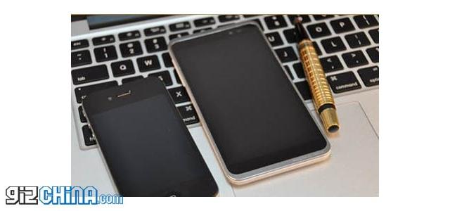 <b>Încă un telefon cu ecran Full HD din China: Meox Phone vine și cu camera de 13 megapixeli</b>Atunci când ne gândim la companii din China producătoare de telefoane, nume ca Huawei, Lenovo sau Acer vin în minte, iar recent am început să reținem și nume ca Oppo, Meizu sau ZTE. Astăzi se mai adaugă o companie la aceste nume și anume Meox....