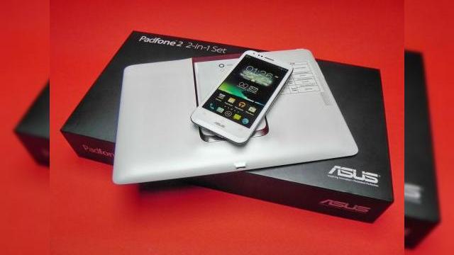 <b>ASUS PadFone 2 (White) unboxing: scoatem din cutie hibridul evoluat ASUS (Video)</b>După ce am realizat un preview foarte detaliat pentru ASUS PadFone și un review pe cinste, am participat la debutul lui ASUS PadFone 2 de la Milano în luna octombrie, iar acum primim în teste terminalul PadFone 2. Acest device este de fapt un hibrid...