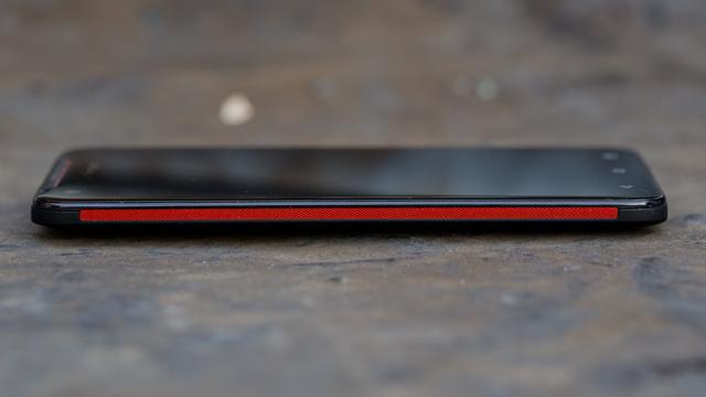 <b>HTC Butterfly/Droid DNA anunțat oficial pentru piața internațională</b>HTC J Butterfly a fost primul telefon cu ecran Full HD de 5 inch anunțat în Japonia cu două luni în urmă, pentru ca apoi să primească o versiune americană numită HTC Droid DNA. Ei bine iată că Butterfly este acum anunțat și la nivel...