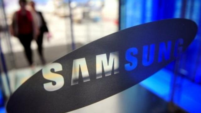<b>Samsung pregătește un telefon dual SIM quad core cu ecran de 5 inch - Galaxy Grand Duos</b>2013 va fi anul telefoanelor Full HD cu ecran de 5 inch, se pare, acest format fiind adoptat tot mai des în ultima vreme de către producătorii de telefoane mobile. Printre ei se numără și Samsung, care se zvonește că ne va prezenta un Galaxy S IV...