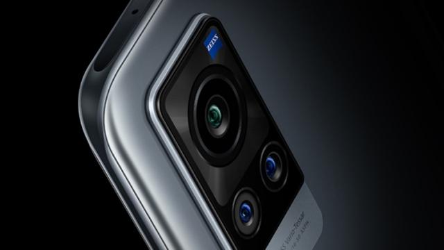 <b>Vivo X60t debutează cu ecran AMOLED 120Hz, cameră foto cu optică ZEISS și CPU MediaTek Dimensity</b>Seria Vivo X60 primește astăzi un nou membru, asta după ce inițial au fost lansate modelele X60, X60 Pro și X60 Pro+. Recent au sosit și variantele globale, iar acum pe piața din China vine varianta Vivo X60t care 