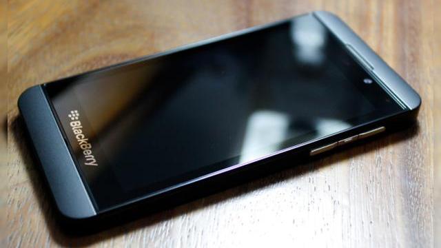 <b>BlackBerry 10 OS are o tastatură virtuală care păstrează elemente din tastatura tradițională de pe BlackBerry-uri (Video)</b>BlackBerry 10 OS se anunță a fi o surpriză plăcută în 2013, platforma urmând să se lanseze la finalul lunii viitoare. Am văzut deja multe clipuri hands on cu acest sistem de operare, plus un hands on cu telefonul BlackBerry L Series și o galerie...
