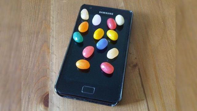 <b>Actualizarea la Android Jelly Bean pentru Samsung Galaxy S II va Întârzia până În 2013</b>Dacă sunteți posesori de Samsung Galaxy S II, un telefon foarte bun de altfel, avem vești proaste. Se pare că actualizarea la Android Jelly Bean pentru acest model va întârzia până la anul și la fel se va întâmpla și cu cea pentru Galaxy Note...
