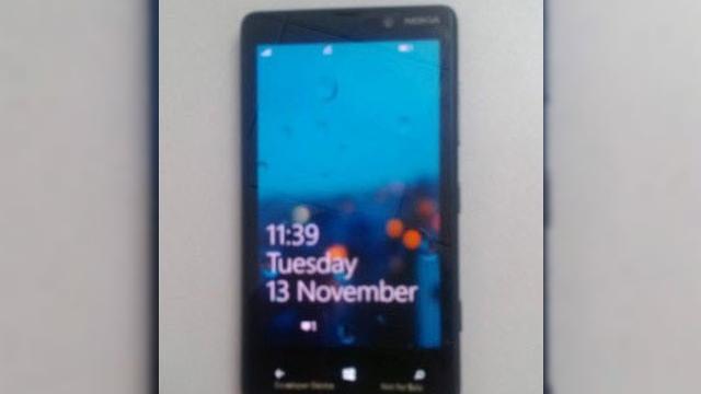 <b>Nokia Lumia 825 - smartphone cu Windows Phone 8 și display PureMotion (zvon)</b>Până acum au fost lansate cu Windows Phone de la Nokia decât Lumia 820 și Lumia 920. Decât primul a ajuns și în România prin intermediul unor magazine online, Nokia Lumia 920 este așteptat a debuta în oferta operatorilor de telefonie, sperăm...