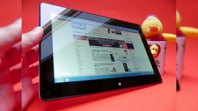 <b>ASUS VivoTab Smart Unboxing: Windows 8 e aici, În pachet mai economic (Video)</b>După ASUS VivoTab RT, tableta Windows RT care a primit review la Mobilissimo.ro cu câteva săptămâni în urmă, vine la noi în teste și ASUS VivoTab Smart. Aceasta este o tabletă Windows 8 cu procesor Intel Atom dual-core și se pare că ar urma...