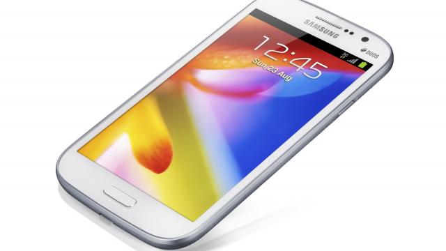 <b>Estimare privind vânzările Samsung În 2013: 350 de milioane smartphone-uri, 500 milioane În total pe telefoane mobile</b>Samsung a avut doi ani de excepție - 2011, 2012. Au crescut enorm și au reușit să depășească Nokia și Apple pe domeniul telefoanelor mobile și segmentul smartphone-urilor. Vârfurile de lance s-au numit Samsung Galaxy S II, Samsung Galaxy Note,...