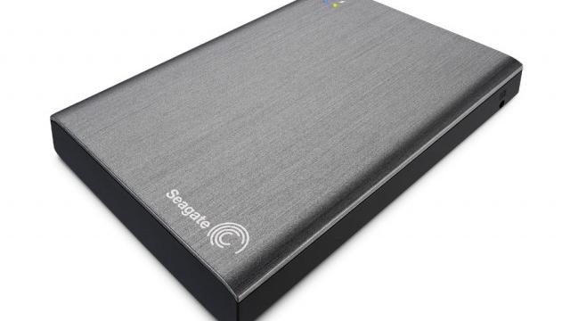 <b>CES 2013: Seagate Wireless Plus aduce 1 TB ca spațiu de stocare pentru smartphone, tabletă sau ultrabook</b>Sunt momente în care spațiul de stocare de pe smartphone sau tabletă se dovedește insuficient, mai ales când nu ai la îndemână un slot pentru un card de tip microSD și exemple sunt multe: Samsung Galaxy Nexus, Google Nexus 7, HTC One X, HTC One...