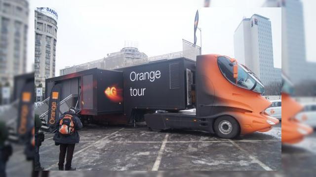 <b>Orange și tehnologia 4G, câteva detalii (video)</b>După-amiaza am participat la un micuț tur în București. Acolo ne aștepta un camion personalizat de Orange cu multă tehnologie la interior. Normal că s-a vorbit despre tehnologia 4G, ce poate oferi la momentul actual și ce ne va oferi în viitor....
