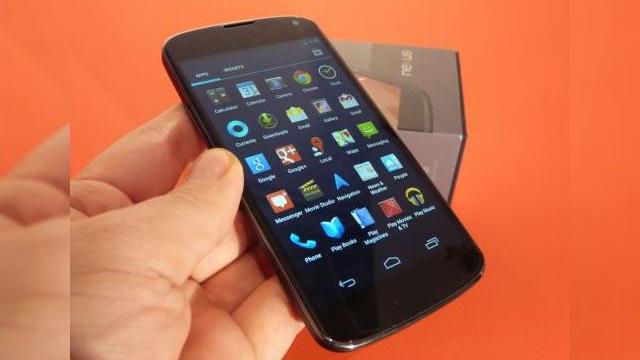 <b>Google Nexus 4 unboxing: scoatem din cutie cel mai nou Google Phone, vine fără căști! (Video)</b>Google Nexus 4 aka LG Nexus 4 ne-a fost oferit în teste de către cei de la evoMag.ro și știu că avem mulți cititori interesați de acest device. Ei bine noi l-am scos din cutie deocamdată, în fața camerei, după cum vedeți în clipul de mai jos....