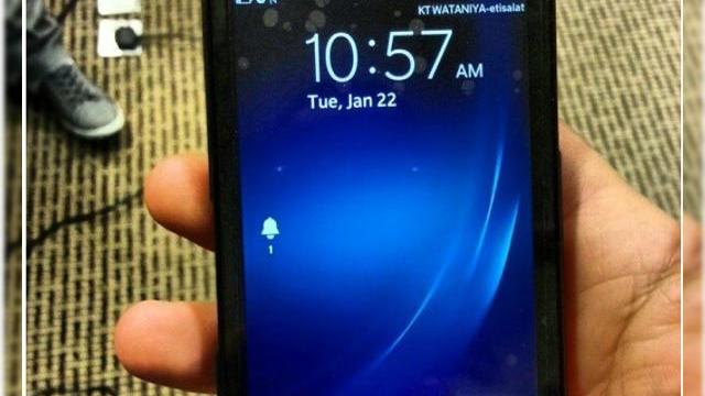 <b>Un nou telefon BlackBery 10 OS misterios Își face apariția; Ca un Z10 dar mai lat!</b>știam că RIM are în pregătire două telefoane BB 10 OS pentru debutul platformei la finalul acestei luni: Z10 și X10. Aceste modele sunt așteptate în februarie pe piață, dar acum avem un alt device cu noul OS la bord, pe care îl vedeți mai jos....