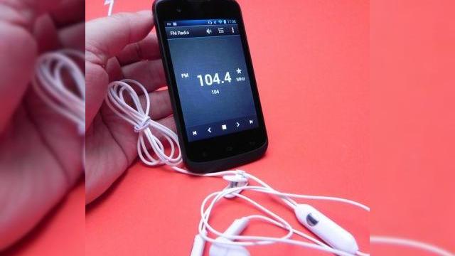 <b>Review Allview P5 Mini: mic, cochet, dar neconvingător (Video)</b>Allview P5 Mini este varianta mai ieftină a lui Allview P5, pe care l-am testat deja la Mobilissimo.ro, împreună cu terminale că Allview P4, P4 Duo și P6 Stony. Handsetul costă doar 599 lei, semn că avem de-a face aici cu un model low end, care...