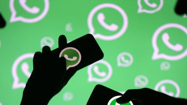 <b>WhatsApp testează o funcție ce permite transferul conversațiilor de pe un număr pe altul</b>WhatsApp a fost în centrul atenției în ultima vreme din pricina noului acord de confidențialitate prin care utilizatorii sunt obligați să partajeze datele cu Facebook, în caz contrar urmând a avea blocat accesul la funcții 