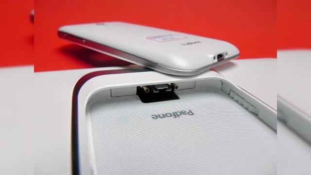 <b>ASUS PadFone 2 a vândut aproape 1 milion de unități, afirma furnizorii taiwanezi de componente</b>Putem spune fără să greșim prea mult ca ASUS PadFone 2 este un hit, de vreme ce hibridul telefon-tabletă ar fi vândut deja aproape 1 milion de unități. Informatiile vin de la producătorii de componente din Taiwan, cei care colaborează cu ASUS...