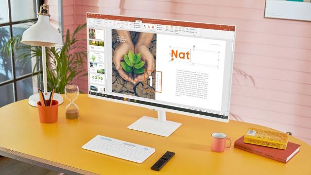 <b>Samsung lansează noi monitoare din seria Smart Monitor, acum în mai multe variante de diagonală</b>Samsung e cunoscută de noi mai degrabă pentru telefoane, tablete, ceasuri şi căşti, dar compania produce şi monitoare de top. Nu doar cele de gaming din seria Odyssey, ci şi unele de productivitate