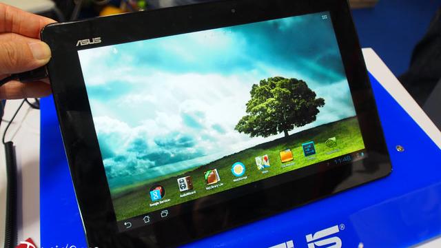 <b>Tableta ASUS Memo Pad Smart lansat În Tailanda; Iată detalii despre terminalul de 10 inch cu preț accesibil (Video)</b>ASUS Memo Pad Smart este doar una dintre noile tablete ASUS pe care am putea să le vedem la MWC 2013. Ea a fost subiect de zvonuri împreună cu acel model de 7 inch cu CPU Intel despre care s-a vorbit în ultima vreme. Ei bine acest device cu numele de...