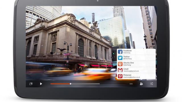 <b>Ubuntu pentru tablete anunțat oficial: vine cu un sistem de multitasking similar cu cel din Windows 8 (Video)</b>Dacă ne-ați urmărit pe Mobilissimo.ro, știți probabil faptul că nu doar HTC a pregătit un eveniment și o lansare azi, ci și Ubuntu a avut o numărătoare inversă pe site-ul său. Ei bine iată că azi la ora 18:00 Canonical a prezentat Ubuntu...