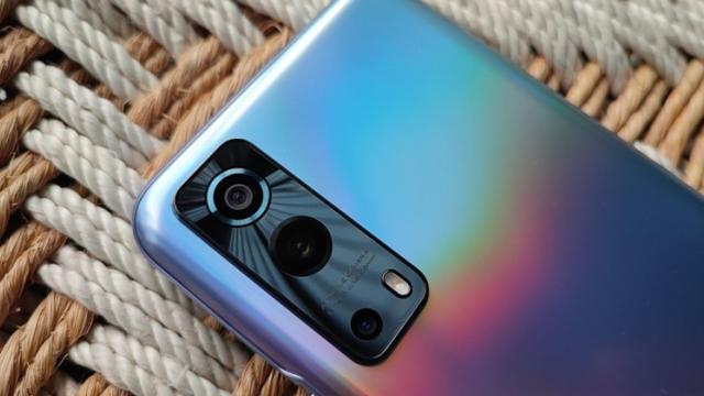 <b>Samsung a lansat ISOCELL JN1, cel mai mic senzor foto de 50 MP dedicat telefoanelor mid-range și nu numai</b>După cum vă anunțam în urmă cu câteva zile, Samsung a lansat astăzi un nou senzor foto care se adresează telefoanelor mid-range. Se numește ISOCELL JN1, are 50 de megapixeli și aduce multe îmbunătățiri hardware și software. Mărimea unui singur pixel este