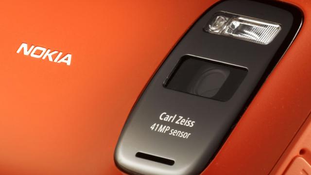 <b>Comparație tehnică - HTC One VS Nokia Lumia 920 VS PureView 808 - cele mai bune module foto</b>Pe scena unde o bună parte de timp Nokia a dominat fără concurent, încet dar sigur noi jucători își asumă sarcina foarte dificilă de a detrona linia PureView și a-și asuma rolul de lider. Tentative glorioase în acest sens la care am asistat...
