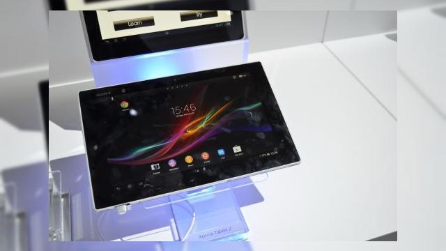 <b>MWC 2013: Experienta hands on cu tableta Sony Xperia Tableta Z, cea mai subțire tableta din lume (Video)</b>îmi e greu să numesc câteva telefoane cu grosime de sub 7 mm și probabil că există mai puțin de 10, dar în zona tabletelor nu cred că există tableta mai subțire decât Sony Xperia Tablet Z. Prezentat la CES 2013, acest model a fost lansat...