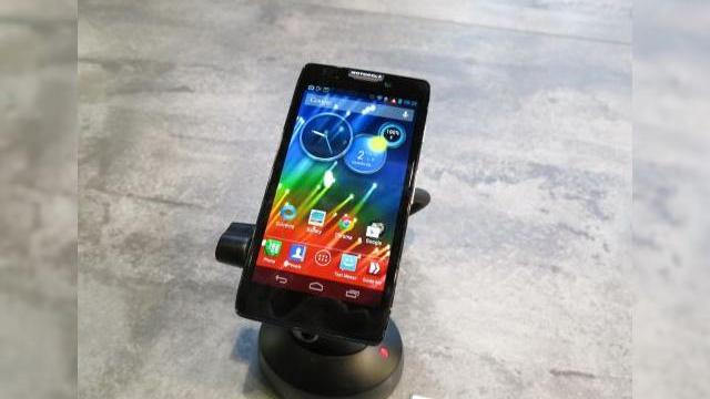 <b>MWC 2013: Motorola RAZR HD hands on preview, ultimul mohican Înainte de X Phone (Video)</b>Toată lumea așteaptă cu mare interes telefonul Motorola X Phone, produs după o colaborare foarte apropiată cu Google. Până la acel super telefon, noi am aruncat o privire asupra ultimului telefon pe care Motorola l-a lansat în 2012 și pe care nu...